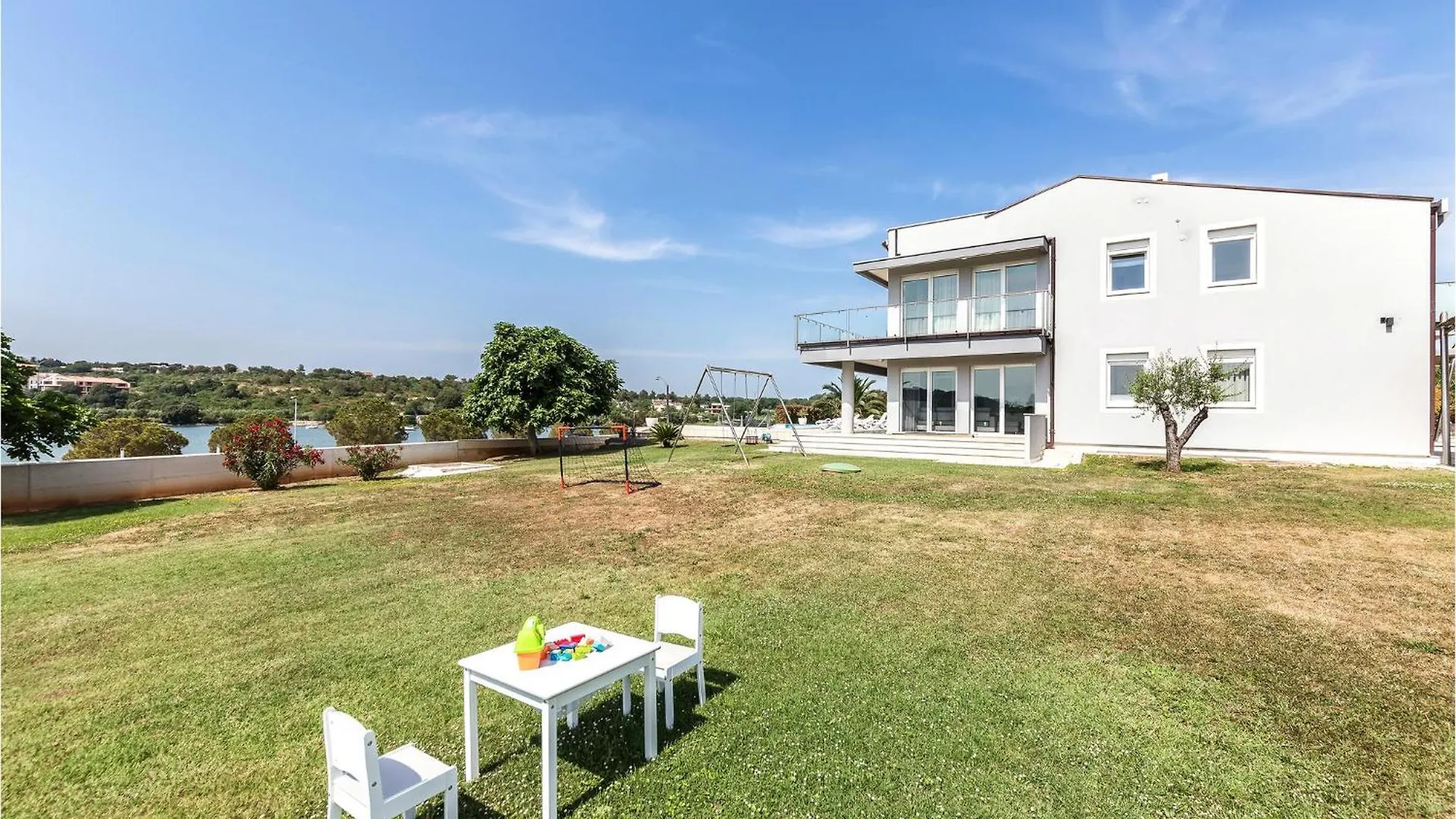2 Bedroom Cozy Apartment In Banjole Croatia