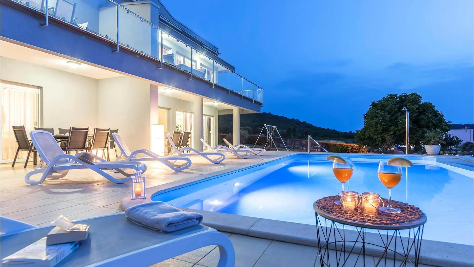 2 Bedroom Cozy Apartment In Banjole Croatia